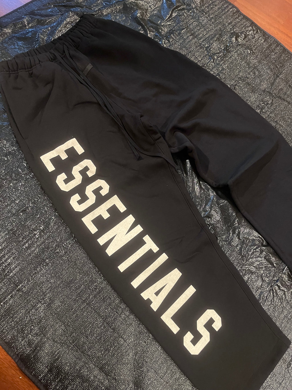 Big letter pants black