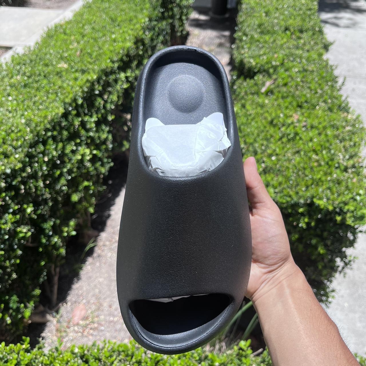 ys-01 slide black