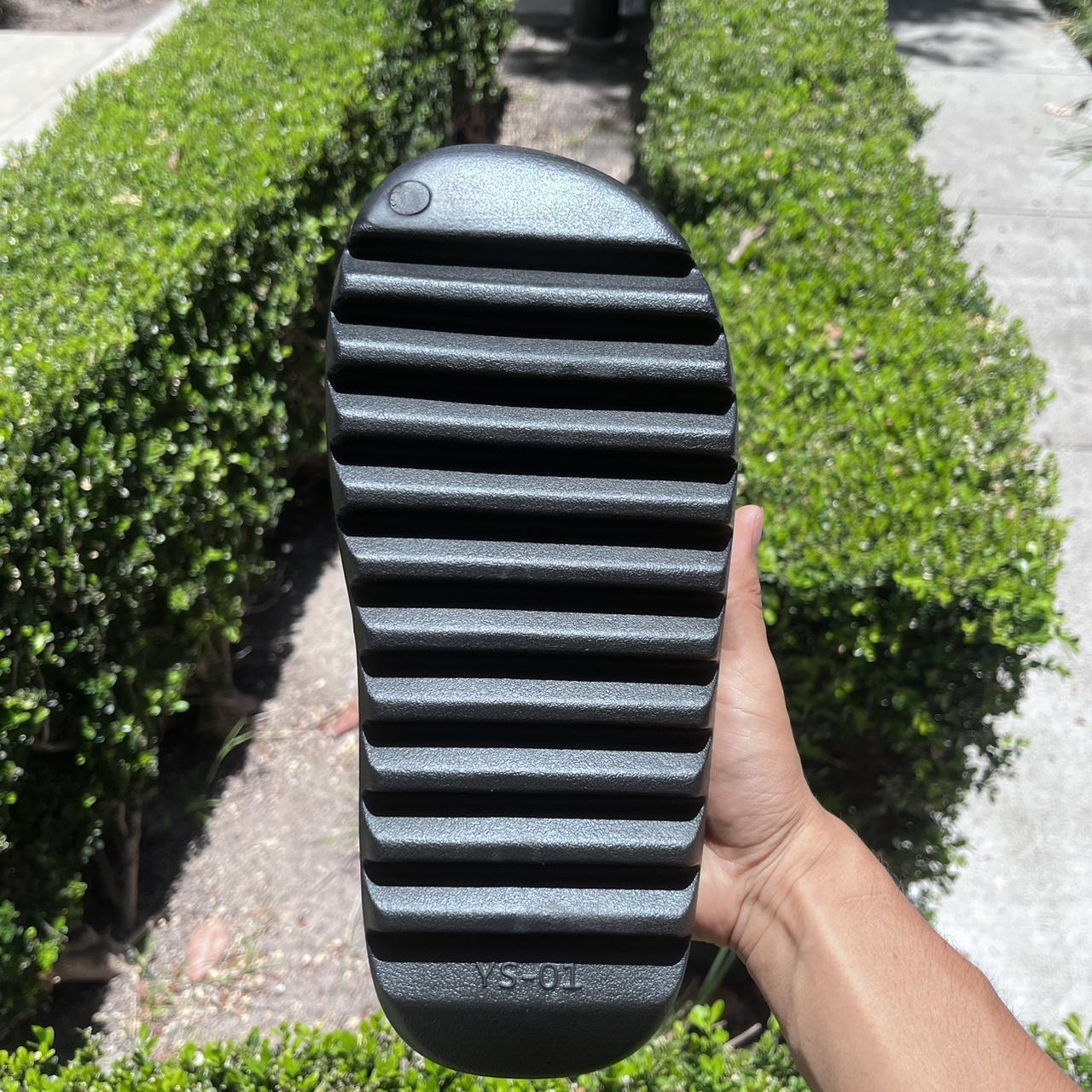 ys-01 slide black