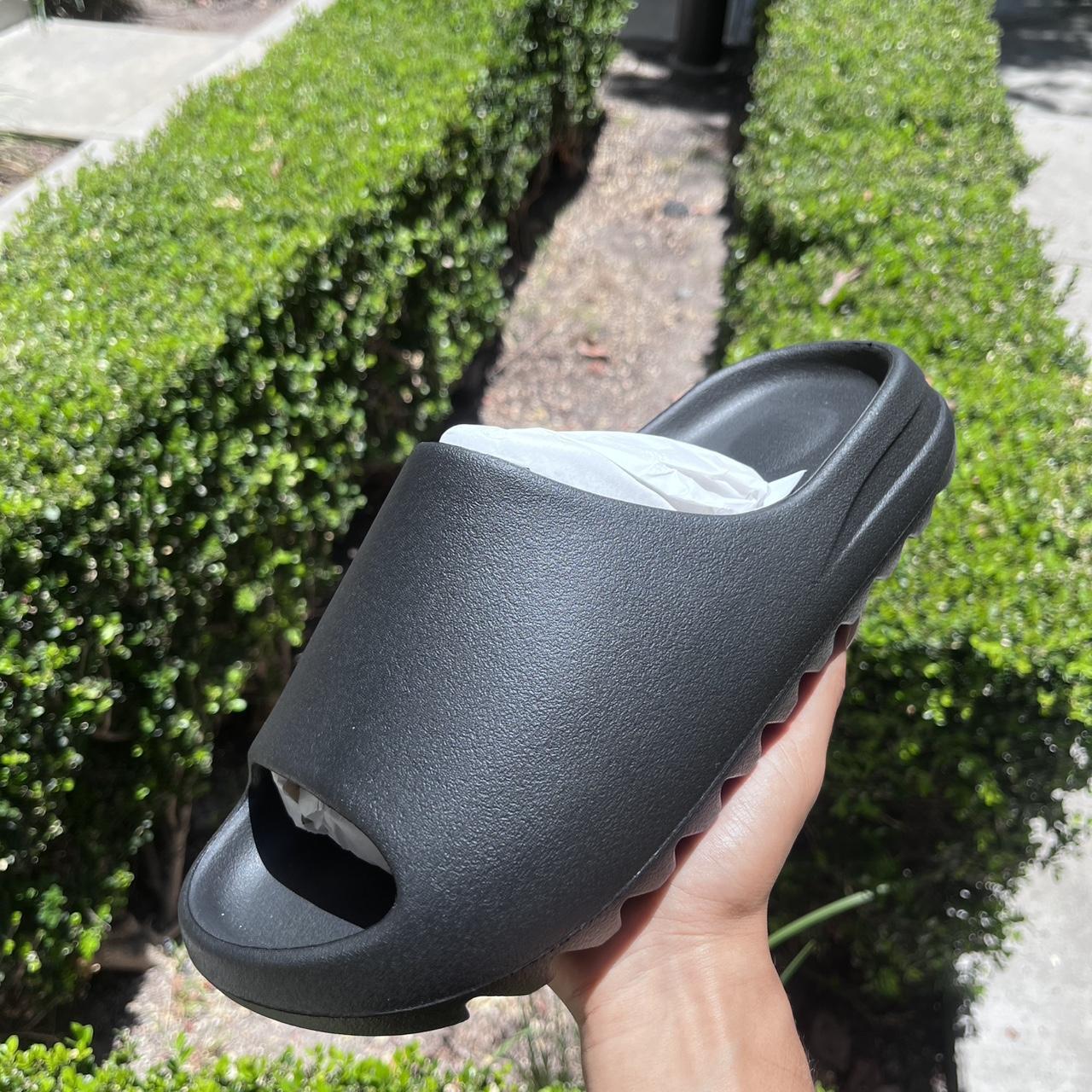 ys-01 slide black
